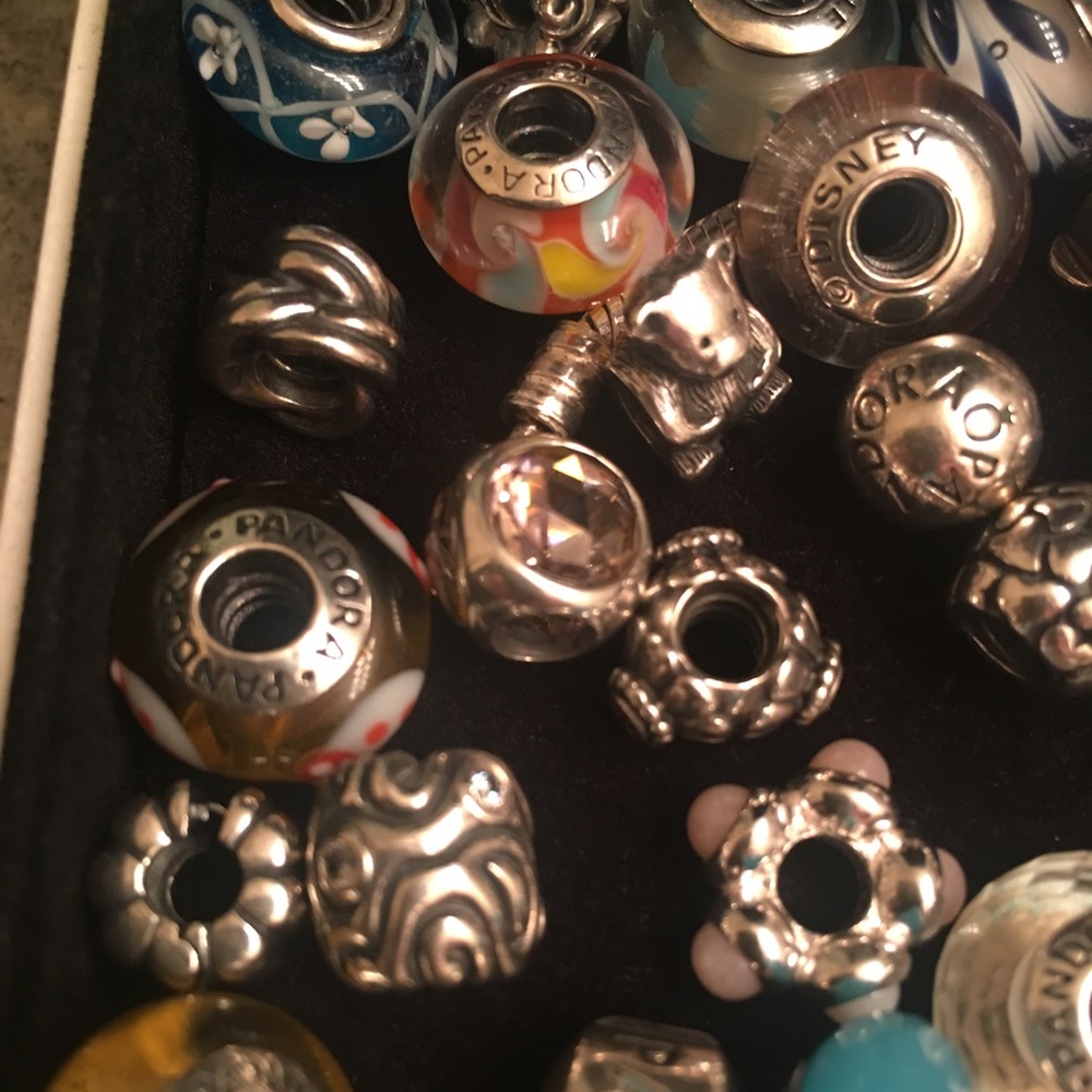 MAKE YOIR OWN AUTHENTIC PANDORA CHARM BRACELET